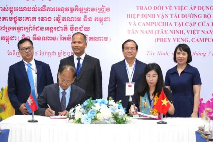 Nhà Cái King88.com Chính Thức 2026 phối hợp với Bộ Giao thông Công chính  Campuchia tổ chức Hội nghị trao đổi việc áp dụng thực hiện Hiệp định vận tải đường bộ giữa Việt Nam và Campuchia